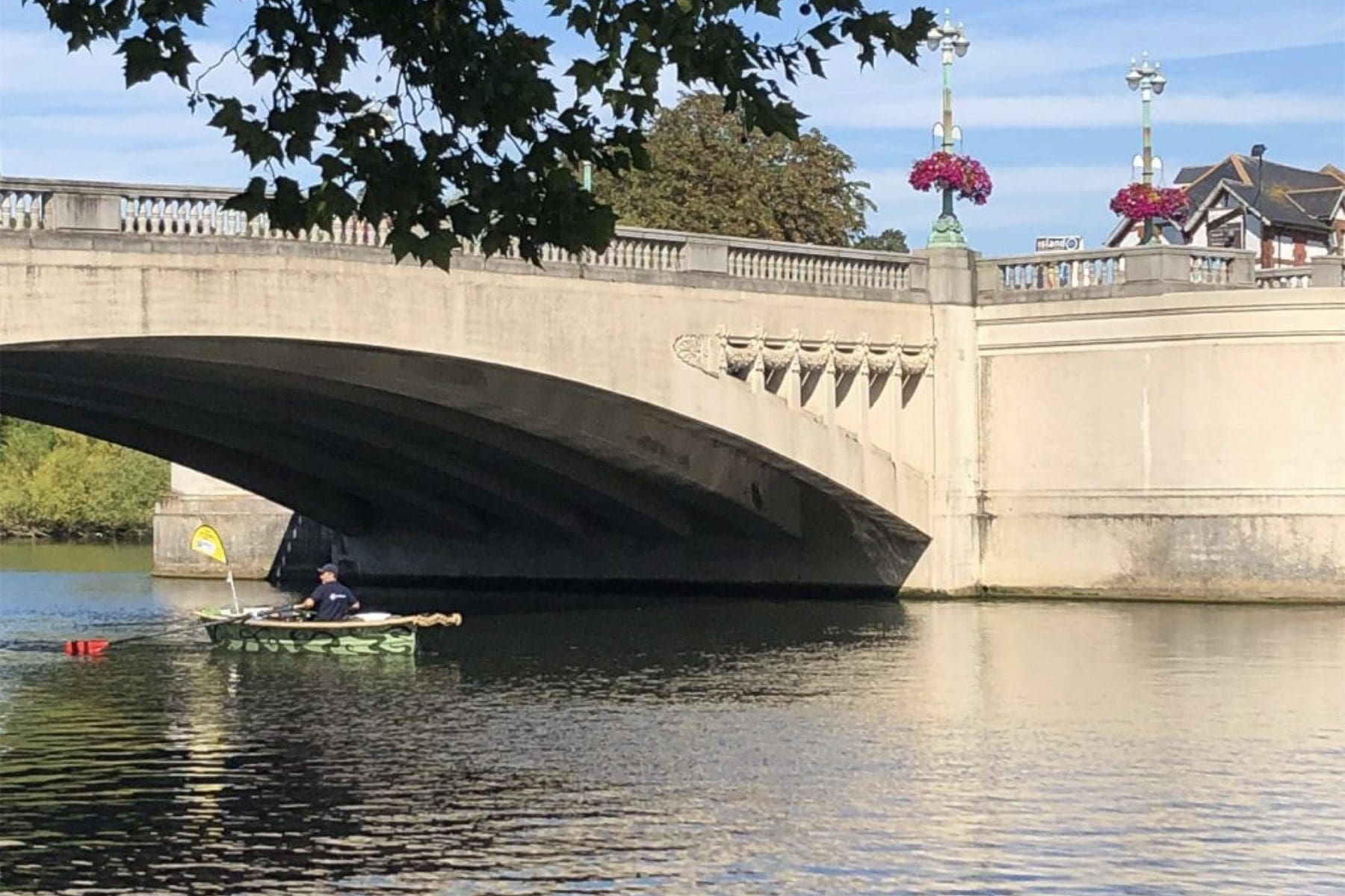 Image of Geoff Anderson rowing on the Thames